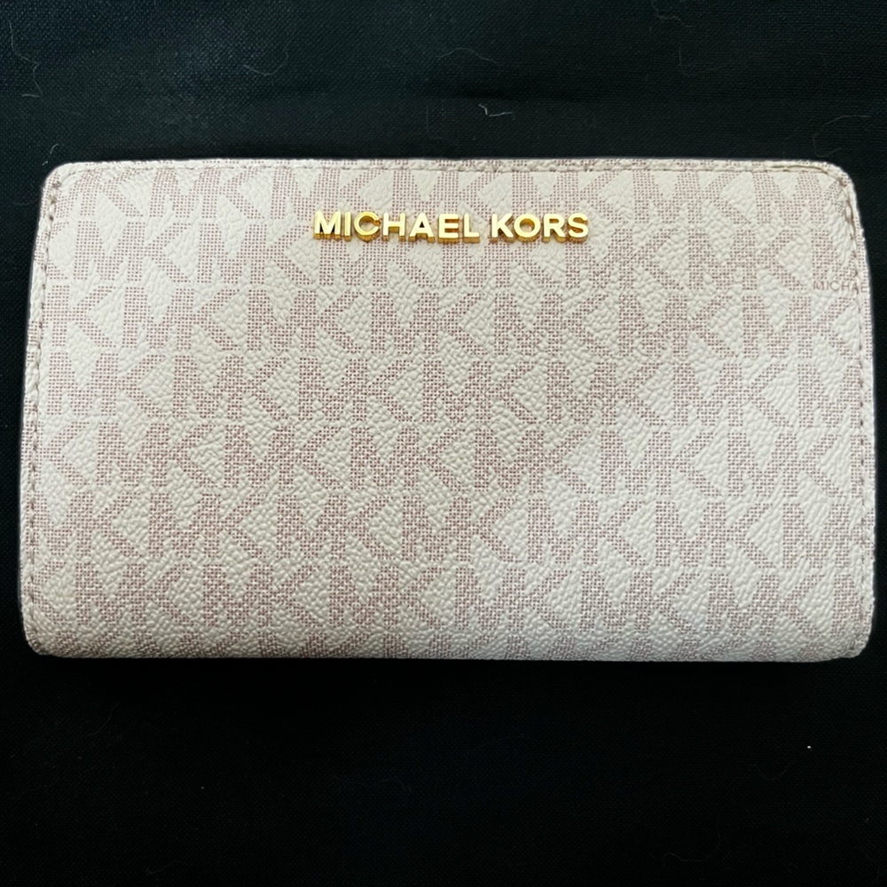 Like New Michael Kors Wallet